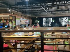 大堂-洪氏嗨捞·广东猪肚鸡·椰子鸡火锅(西咸万象城店)