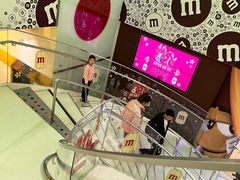 -m豆巧克力世界(上海世茂广场店)