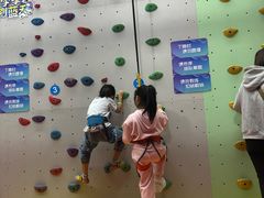 -蓝天攀岩-青少年训练(罗湖益田假日广场店)