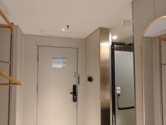 -荷逸唐电竞酒店(上海惠南地铁站店)