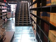 -钟书阁(松江泰晤士小镇店)