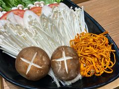 菌菇拼盘-煲大王猪肚鸡·椰子鸡火锅(红谷滩万达店)