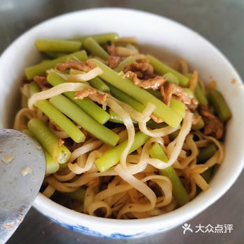 卤面就要吃蒜苔肉的，因为香啊！