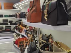 -爱包包奢侈品寄卖(国瑞购物中心店)