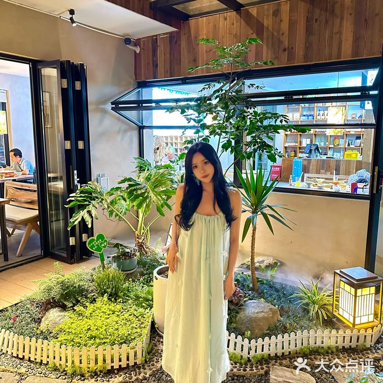 在花园里吃正宗地道的云南菜💐