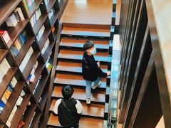 -钟书阁(松江泰晤士小镇店)