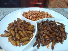 炸蚂蚱-嘎洒汤锅·花腰傣美食