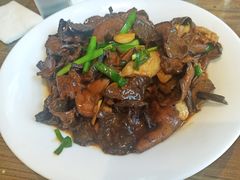 崂山菇炒肉-崂山水果园农家宴(泉水鸡店)