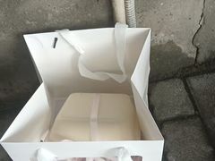 -花间阁鲜花气球连锁(两路口上清寺急市救中心店)