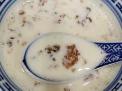 牛奶桃胶-黄氏许牛奶甜品专家(水晶街店)