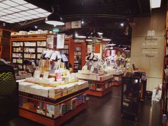 -西西弗书店&矢量咖啡(壹方购物中心店)