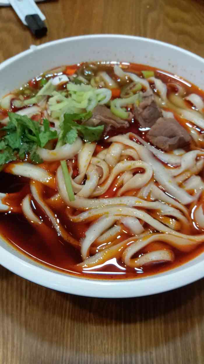 一根面山西小馆-"位置,这家店位于卫星广场东南侧,百汇商场.