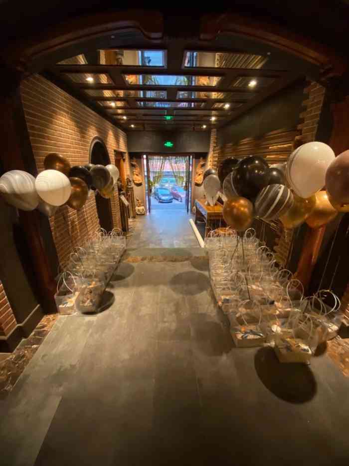 申粤轩酒楼(丁香花园店)-"丁香花园,吃饭才能进,走进去黑黑的小道到.