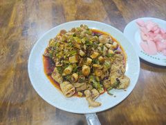 凉拌肥肠-茅屋大酒店