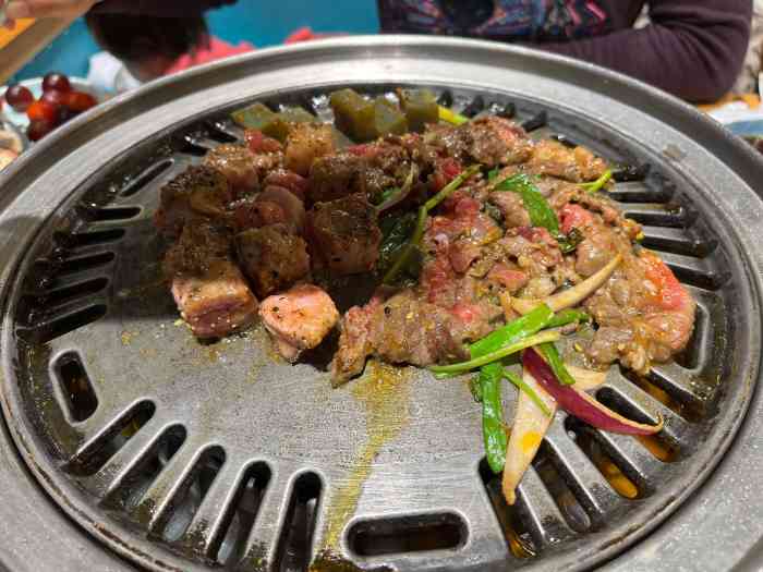 齐道牛烤肉平谷店今天试营业了开业有优惠哈首先环境特别好干净整洁