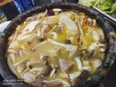 -南渝食府.墨脱石锅松茸鸡