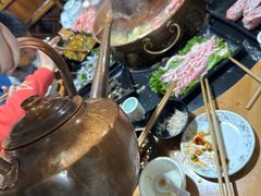 -果松木炭酸菜铜火锅·外婆参鸡汤