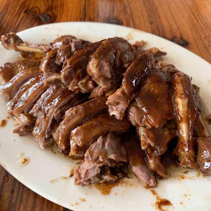 老伙记碌鹅-"茄子煲味道挺不错.猪大肠真是咬不动～."-大众点评移动版