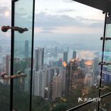 坐缆车不过七八分钟，坡度非常陡