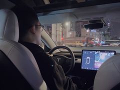 -TESLA 特斯拉(上海太古汇体验店)
