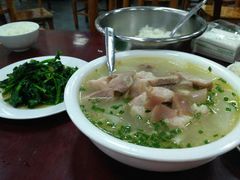 萝卜炖肘子-荣生萝卜汤饭店