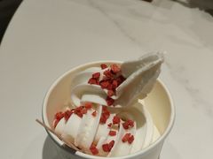草莓酸奶冰淇淋-西贝(上海中心店)