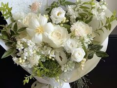 -何兮花店·气球派对鲜花店(马桥银春路万科城店)