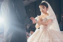 -洋洋婚纱品牌集合店