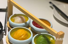 Golden Soup Four-Color Shrimp Dumplings