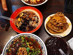 -爆炸头阿姨小四川正宗川味小吃(无任何分店)