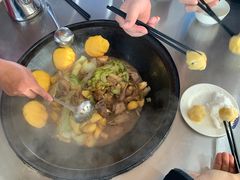 -粘豆包柴火铁锅炖