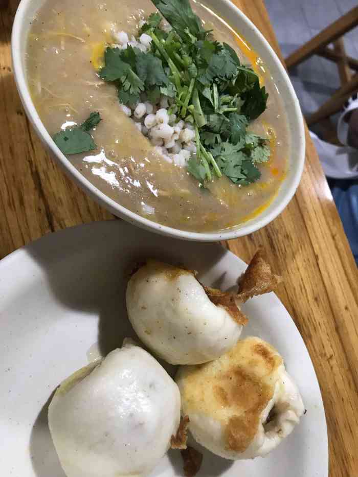 李四辈sha汤豆粥永城牛肉水煎包-"[薄荷]环境:必须说这是一家将就的