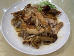 大鹏窑鸡-鹏城人家海鲜酒家·23年老字号(较场尾店)