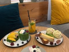 烟熏三文鱼牛油果班尼迪克-COTTON CAFE(德信·中外公寓店)