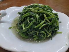 -胡子饮食店