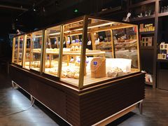 面包甜点陈列柜-黑草莓(重庆路店)