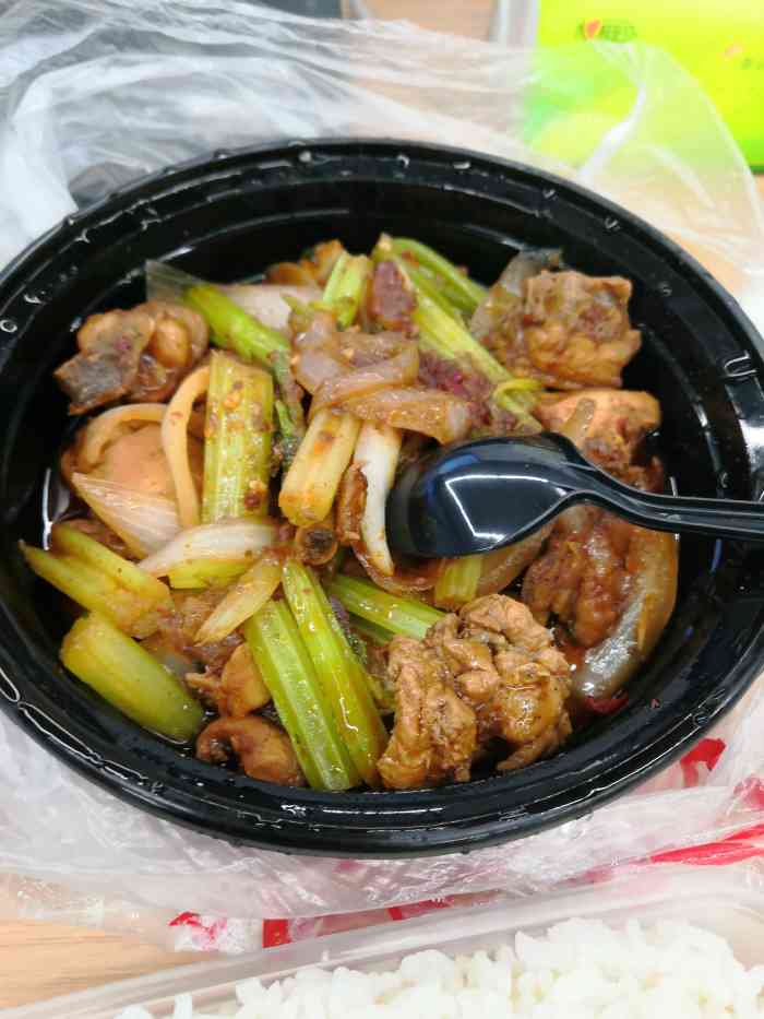 外卖,可能我对中辣有什么误解,辣的我吃不下去,「重庆鸡公煲」还是鸡