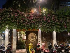 -Cuc Gach Quan Restaurant