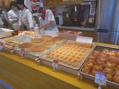 面包甜点陈列柜-西村叔叔的店·面包·甜品·蛋糕(牡丹园店)