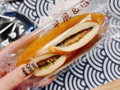 青酱碱水脆肠-迦南的早晨蛋糕甜品集合店