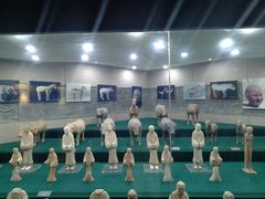 展出的陶佣及陶制动物-汉景帝阳陵博物院