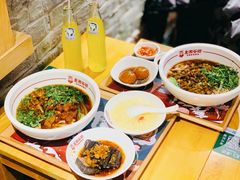 -呷佬·长沙手工米粉(金沙江路店)