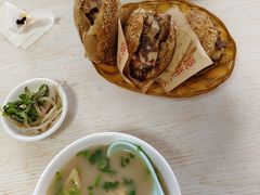 -洪峰浩老北京烧饼夹肉(角门路店)
