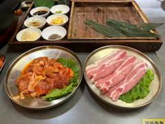 -围炉肉舍•炭烤活鳗•丹东海鲜烤肉(步行街店)