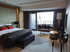 -上海滴水湖皇冠假日酒店