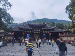 -峨眉山报国寺