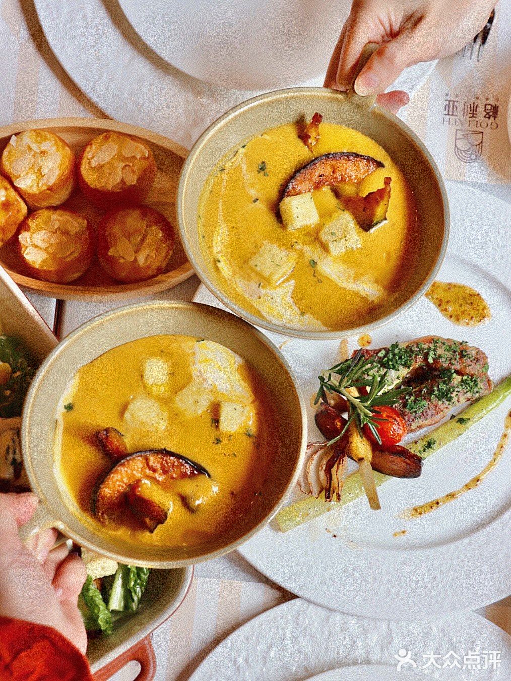 海口西餐🍴特别喜欢坐在阳光洒下的希腊风窗边吃饭