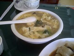 酸辣汤-李连贵酒家熏肉大饼(昆明街店)