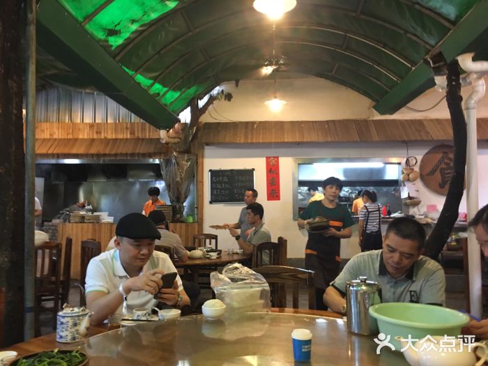 和记菜馆大堂图片