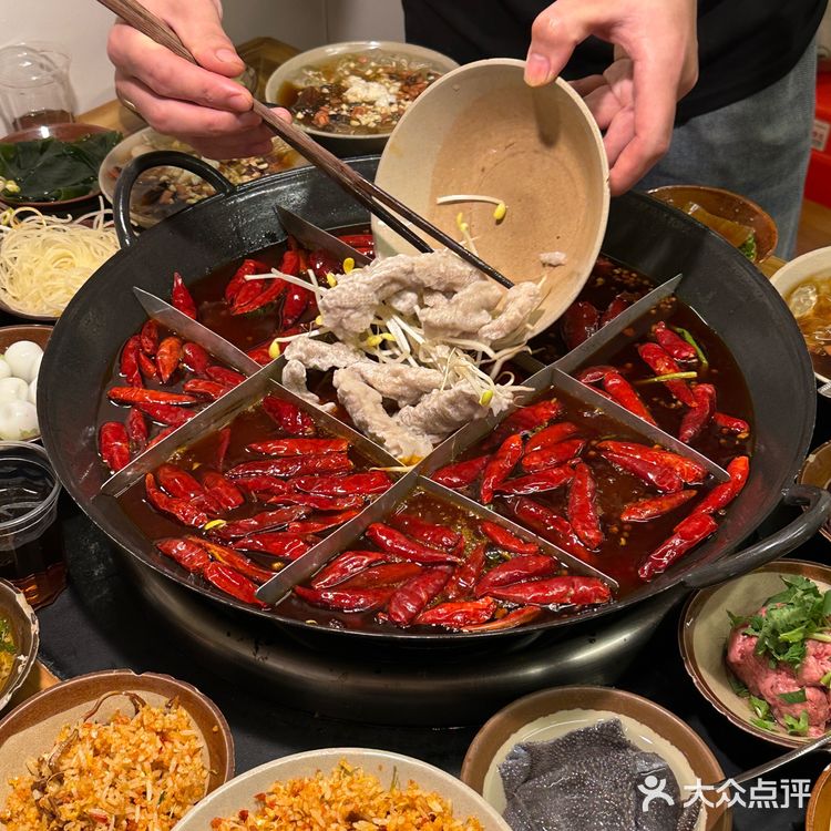 藏在解放碑老巷子里的社区火锅 好吃不贵！！！